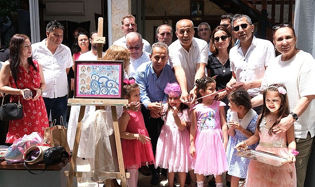 Kemer Belediye Başkan Yardımcısı Mehmet Derya Baytekin, Kemer Belediyesi Kültür Evi’nde açılan resim sergisini ziyaret etti