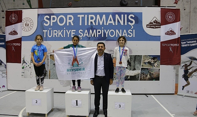 Nevşehir Belediyesi Gençlik ve Spor Kulübü sporcusu Belkıs Durmuş, Spor Tırmanış Küçükler Türkiye Şampiyonası’nda tüm rakiplerini geride bırakarak Türkiye Şampiyonu oldu.