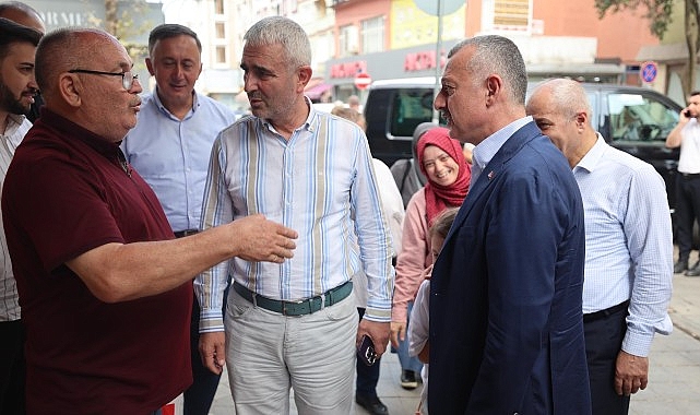 Başkan Büyükakın, Gebze’de esnafla bir araya geldi; “Gayretle çalışıyor, her köşede hizmet üretiyoruz”
