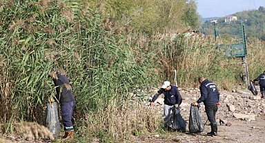Eşme Sahili’nde Temizlik Seferberliği