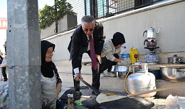 Başkan Topaloğlu’ndan pazar esnafına ziyaret