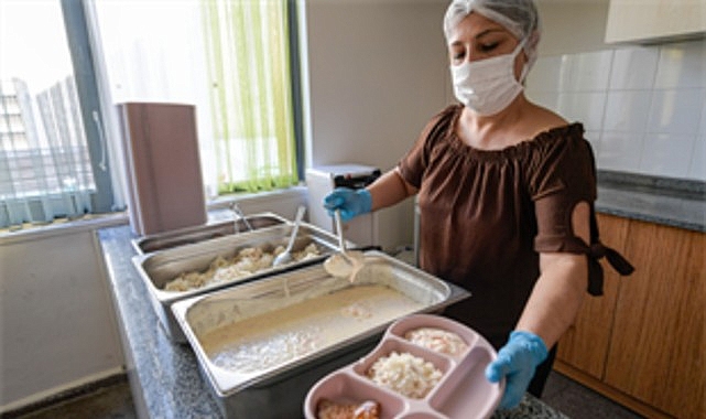 Büyükşehir Yuvamız İzmir’deki minikleri de unutmuyor